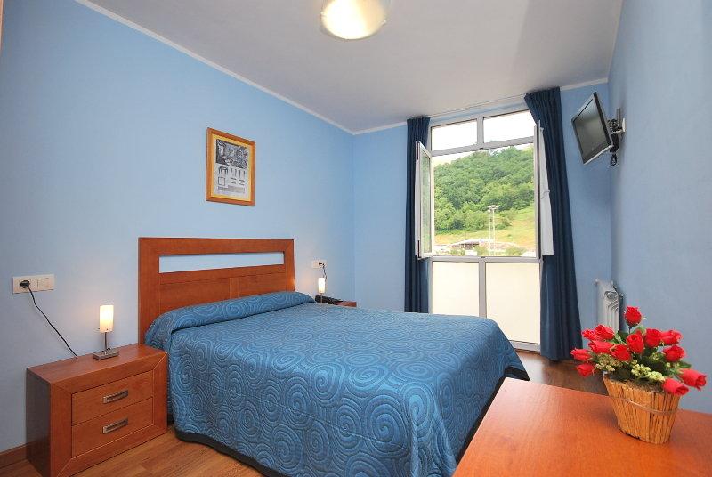 Onís Hotel Aguila Real מראה חיצוני תמונה