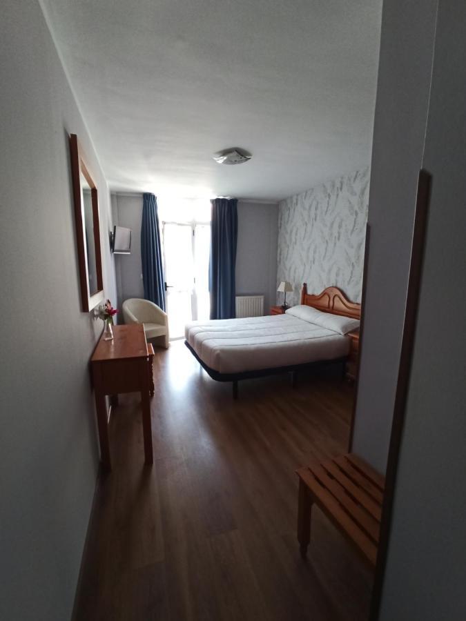 Onís Hotel Aguila Real מראה חיצוני תמונה