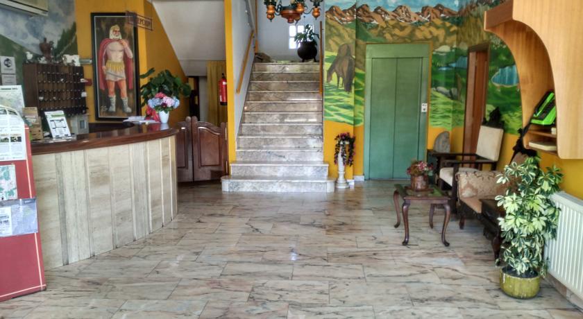 Onís Hotel Aguila Real מראה חיצוני תמונה