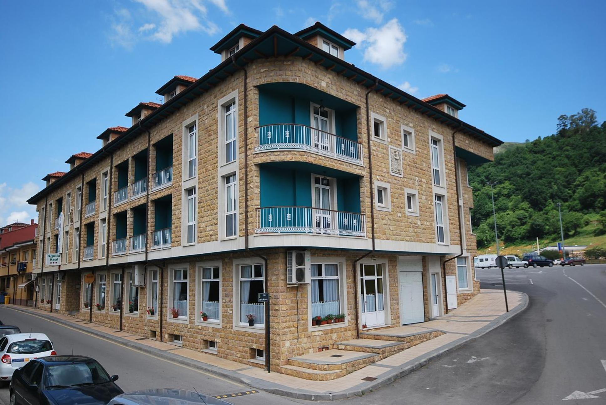 Onís Hotel Aguila Real מראה חיצוני תמונה