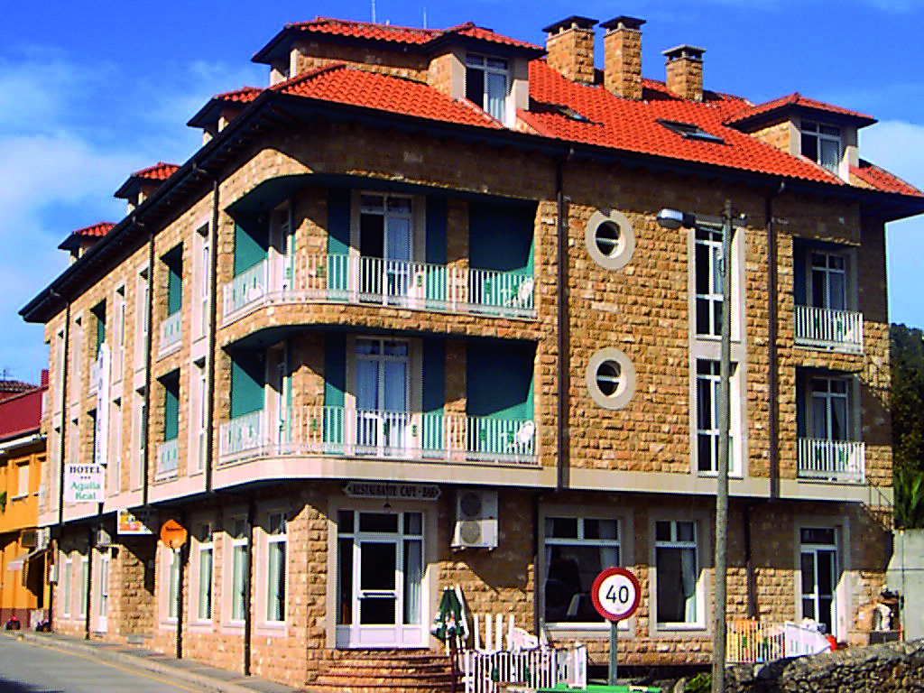 Onís Hotel Aguila Real מראה חיצוני תמונה